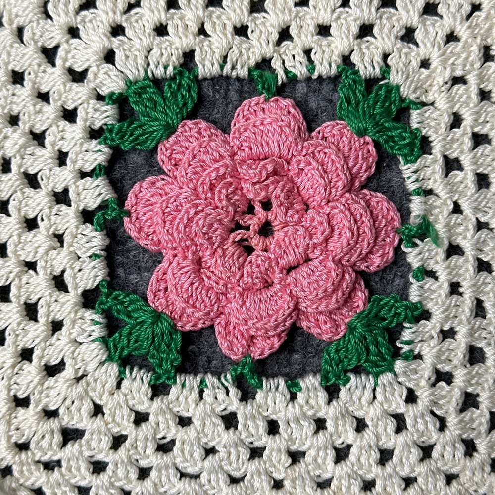 Vintage Floral Dollies Set of 4 Cream Pink Crochet 3D Rose Handmade - Picture 3 of 6